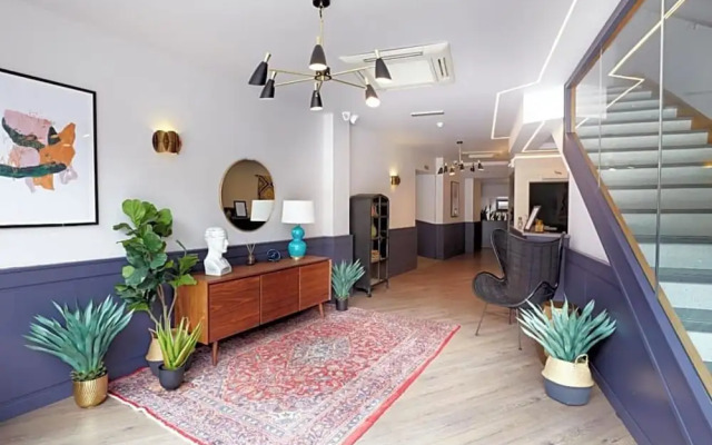 Central Stays by REMOTLYS.com