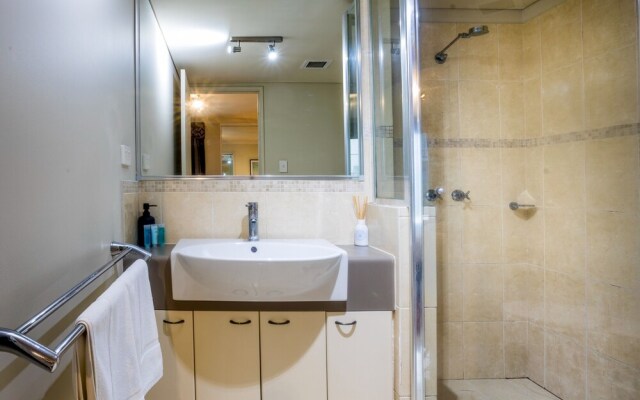Roomy & Light-filled Apartment, Central Location