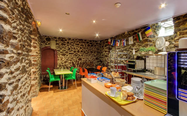Le Montclair Montmartre by River Hostel