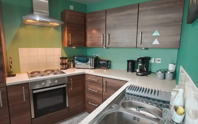 2BR Stunning City Centre Apt