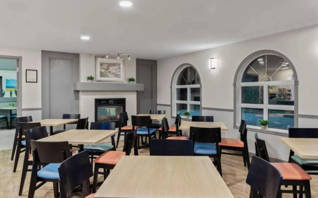 Days Inn - Steinbach