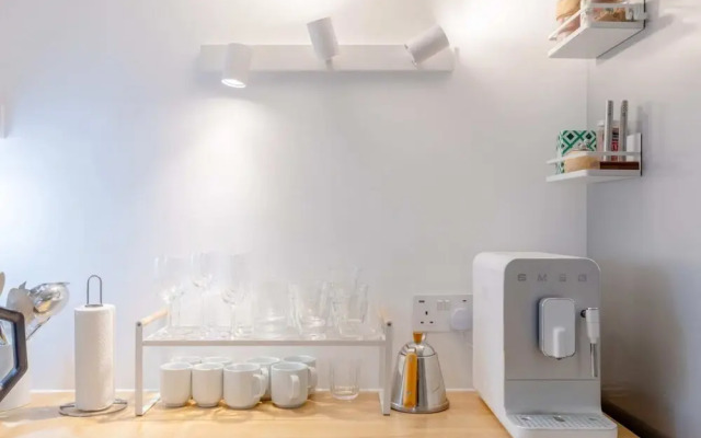 Chic 1BD Maisonette W/hot Tub, King's Cross!