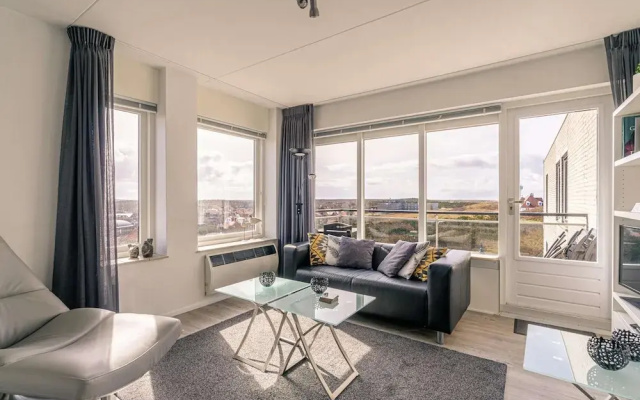 4-person Apartment With Island View