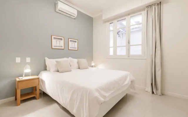 Leblon Coast Amazing 3 Bedroom in Leblon