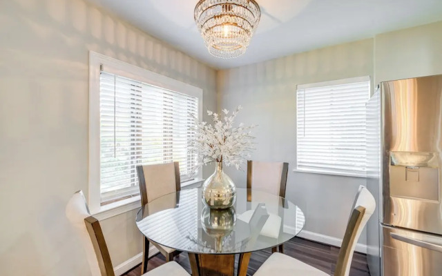 Silver Springs Home: Walk to Downtown!