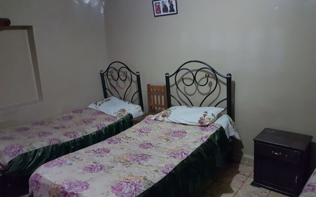 Alojamiento El Turista - Hostel