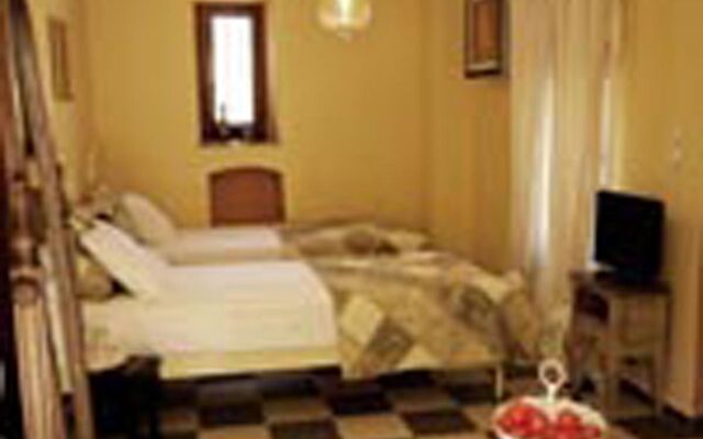 Traditional Hotel  IANTHE