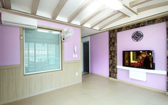 Geoje Hwamog Pension