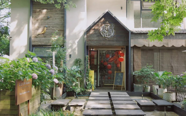 Blooming Lotus Hostel
