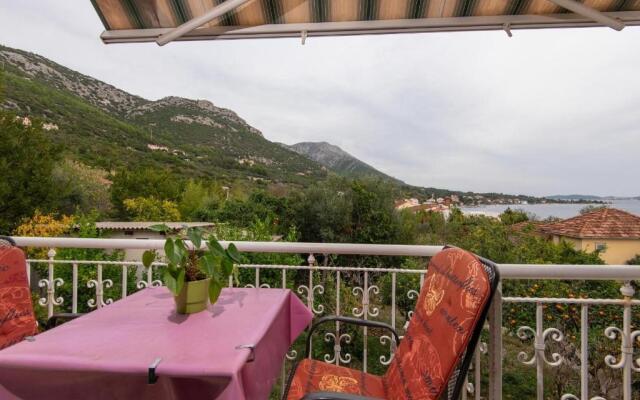 Apartments Sugor-70m from sea