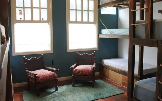 Zé Caramujo Hostel
