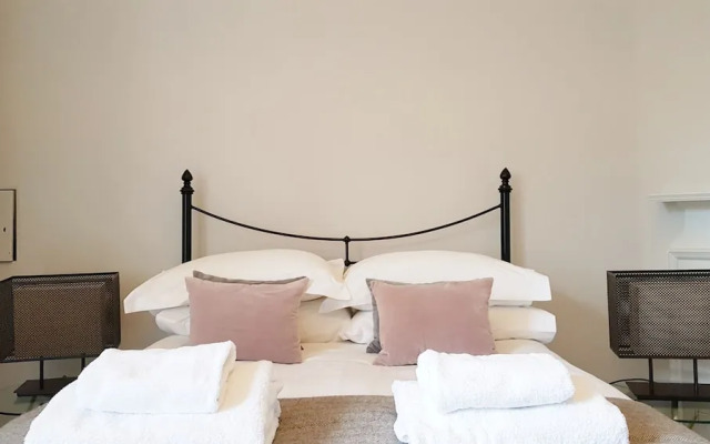 Grand Edinburgh Castlehill Apartment