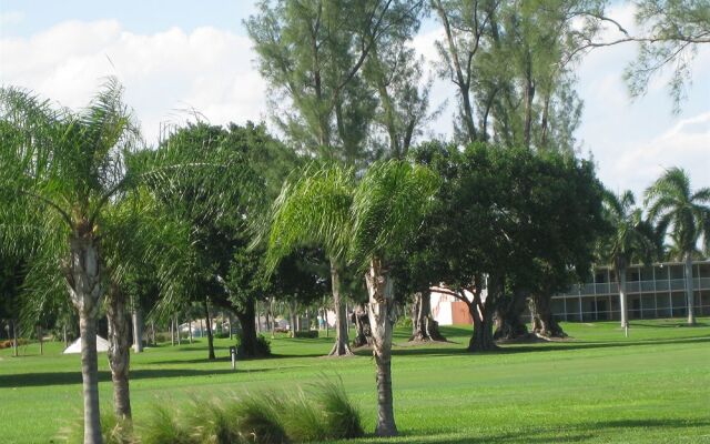 Hollywood Beach Golf Resort