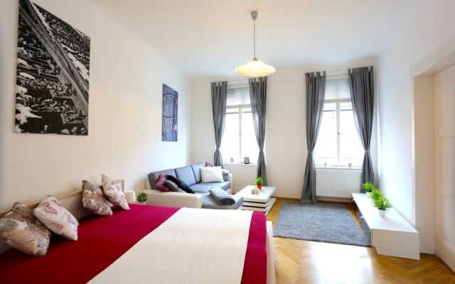 Large Wenceslas Square Apartment for 10 guests