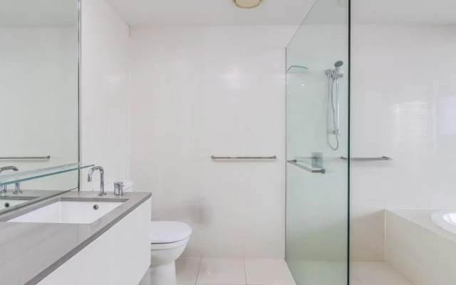 Circle on Cavill - Hosted by Coastal Letting