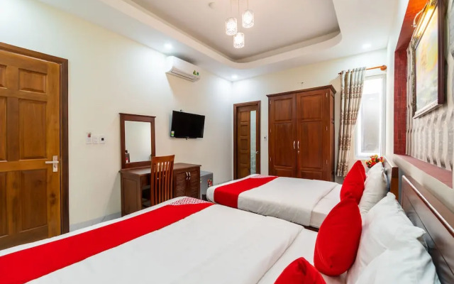 Queen Hotel by OYO Rooms