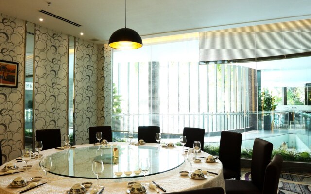 The Mira Central Park Hotel