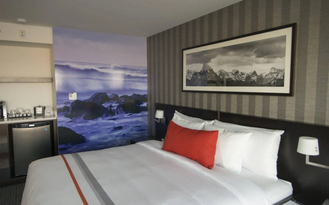 The Grand Winnipeg Airport Hotel by Lakeview