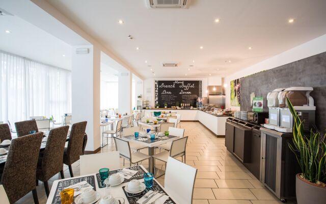 Color Mokambo Shore Design Hotel