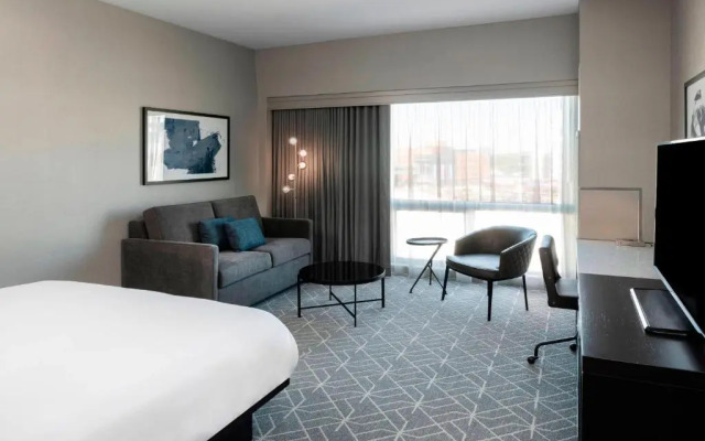 Renaissance by Marriott Boston Patriot Place Hotel