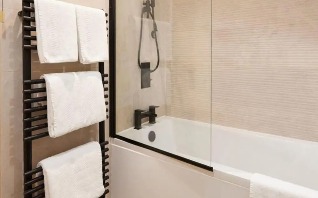 The St Johns Wood Sanctuary - Glamorous 2bdr Flat