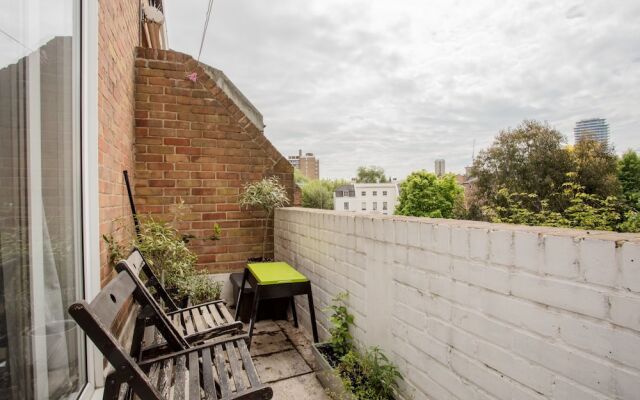 Spacious 2 Bedroom Flat With Communal Garden