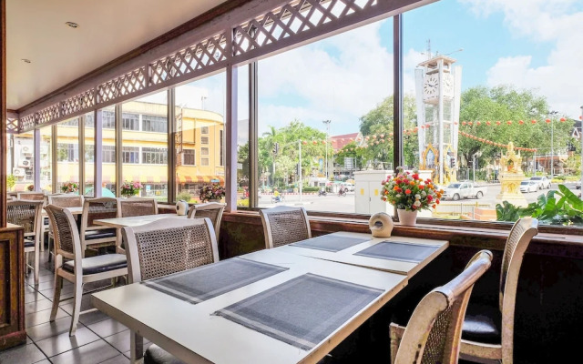 OYO 565 Trang Hotel