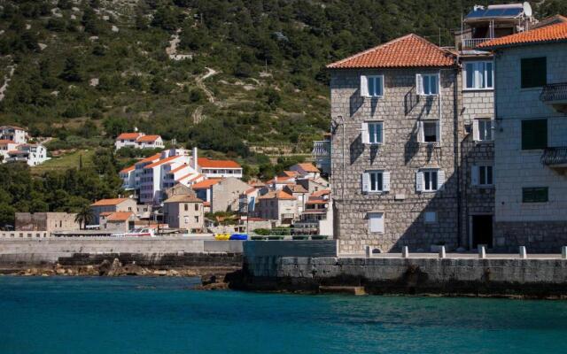 Mira Sea Front Guesthouse