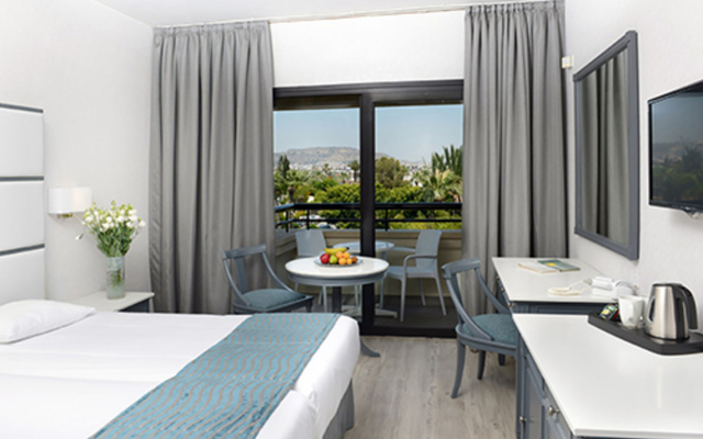 Palm Beach Hotel & Bungalows
