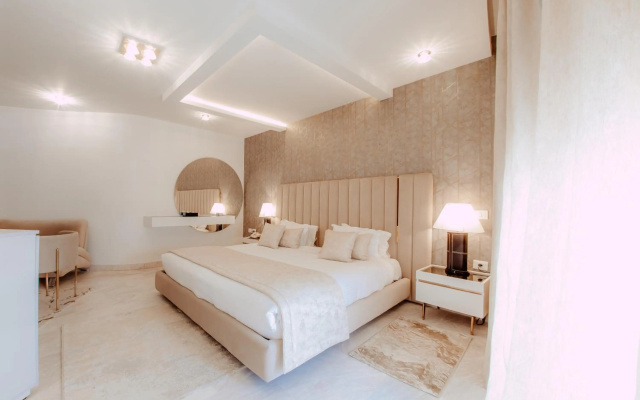 The Penthouse Suites Hotel - Image 5
