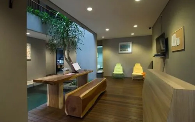 RedDoorz Plus @ Permata Karawaci