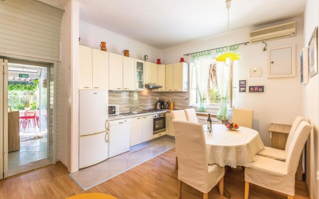 Nice Home in Makarska With Wifi and 2 Bedrooms