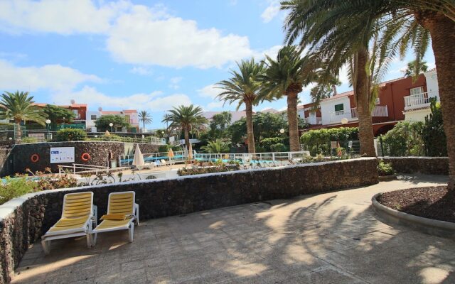 Nice house with heated pool and tennis course