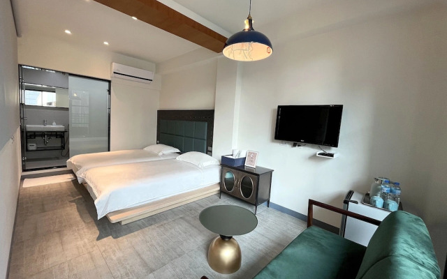 Cloud Hotel