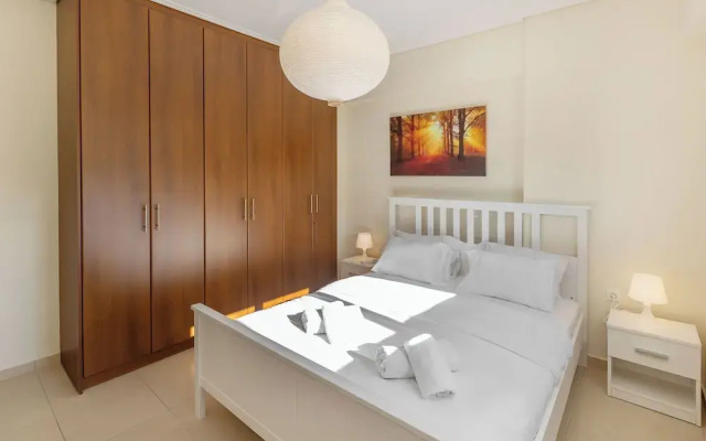 Urban Oasis with Acropolis Views by GHH