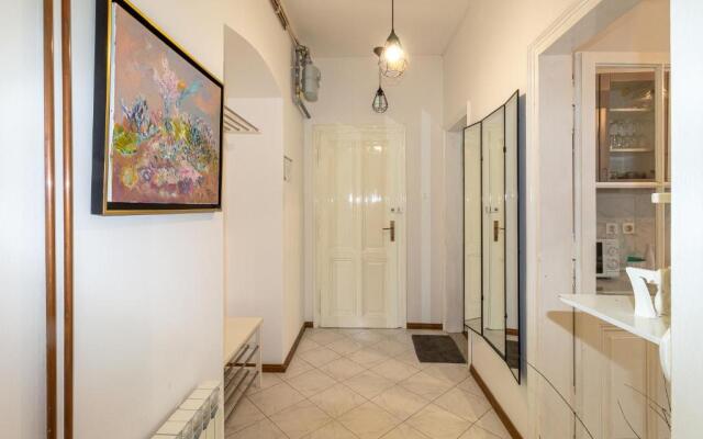 Apartment G37