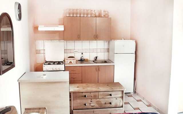 Quaint Holiday Home in Metajna With Terrace