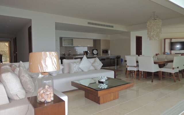 Unlimited Luxury ARENA Condo