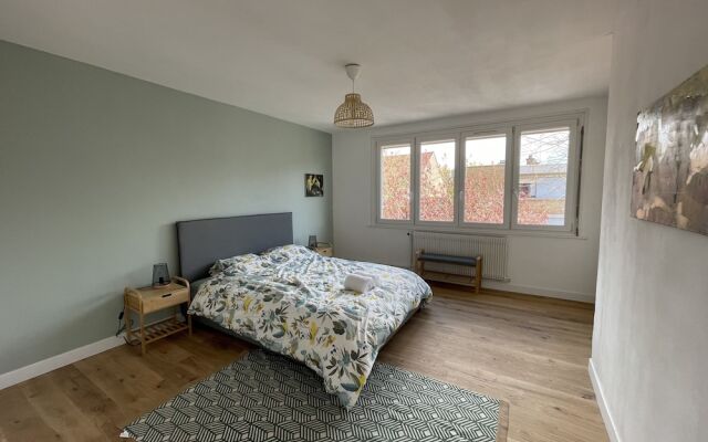 Belle maison avec grand jardin et garage