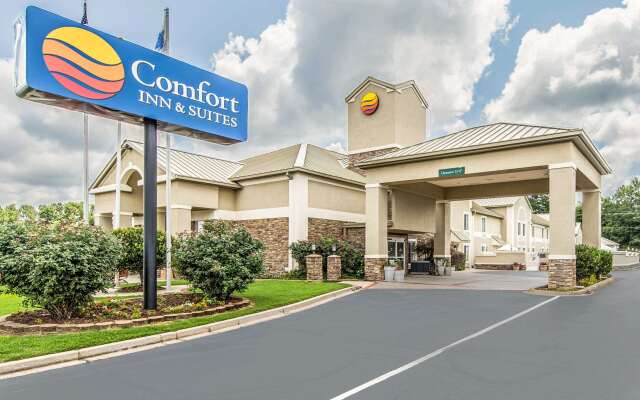 Comfort Inn & Suites Greenwood near University