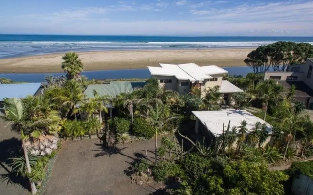 Gems Seaside Lodge