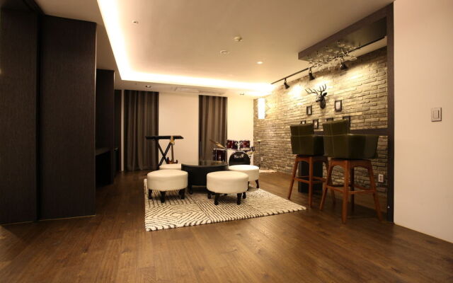 R Lee Suite Ganseok