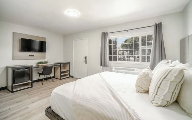 ERTH INN by AGA- San Ysidro