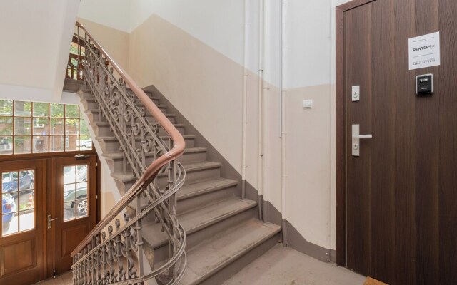 Apartment With a Mezzanine by Renters