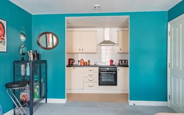 Blackhorse Loft - spacious apartment by the sea