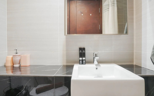 Modern and Stylish Studio at West Vista Apartment