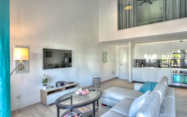 Chic Beach Apartment for Couples S-H203