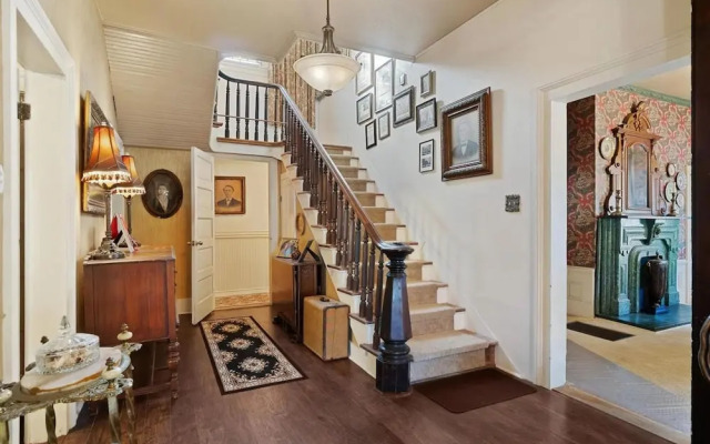 Four Winds Victorian Venue & Suites