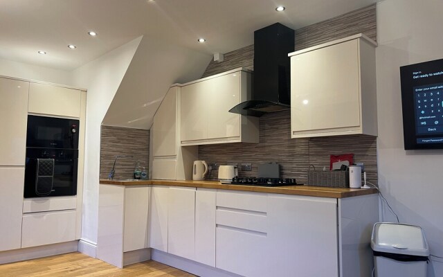 HU1 Hull City Centre Modern Apartment H9