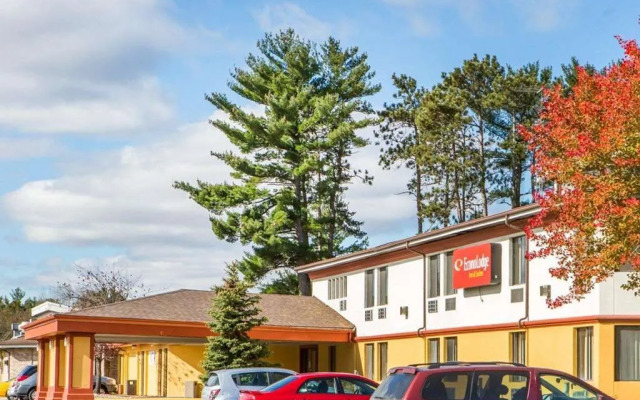 Econo Lodge Inn and Suites Stevens Point
